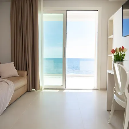 Scirocco Boutique Eco * Torre Pali