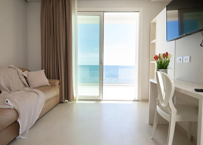 Scirocco Boutique Eco * Torre Pali
